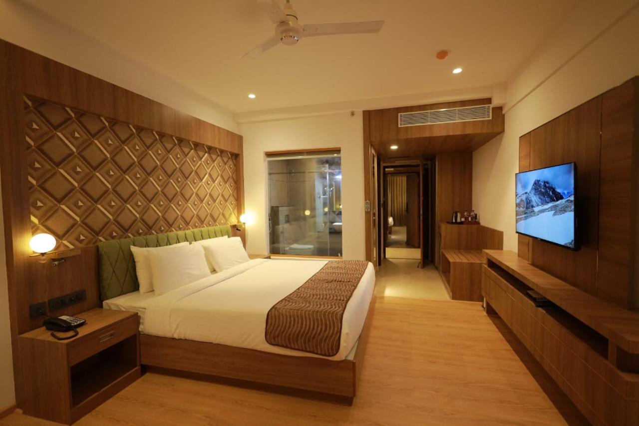 Mandarin Sky Hotel Kannur Ngoại thất bức ảnh