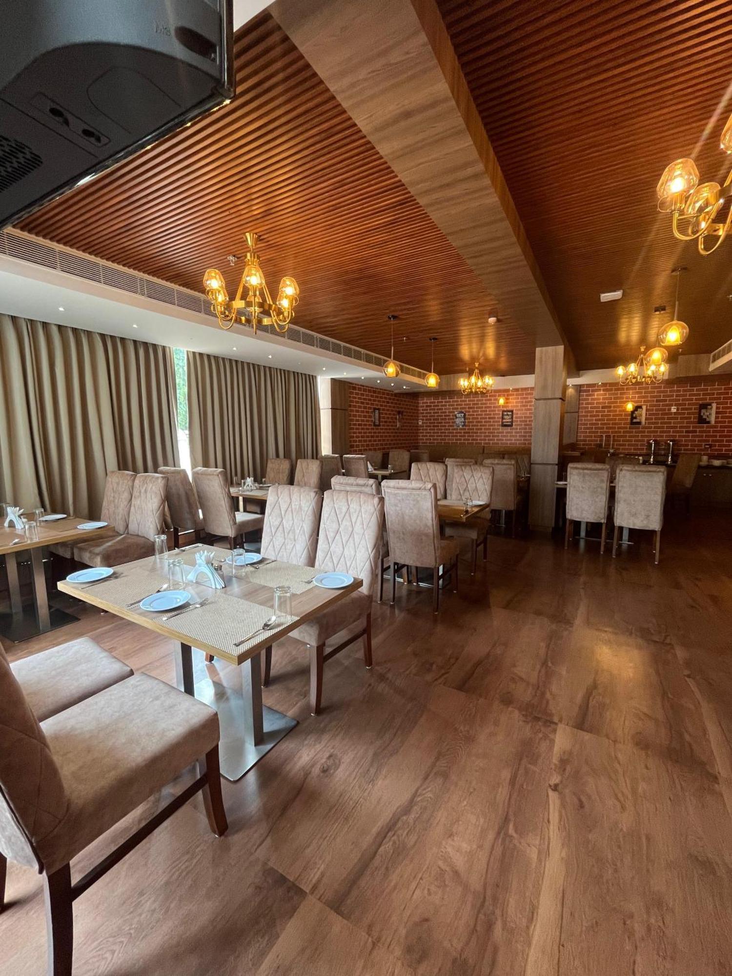 Mandarin Sky Hotel Kannur Ngoại thất bức ảnh