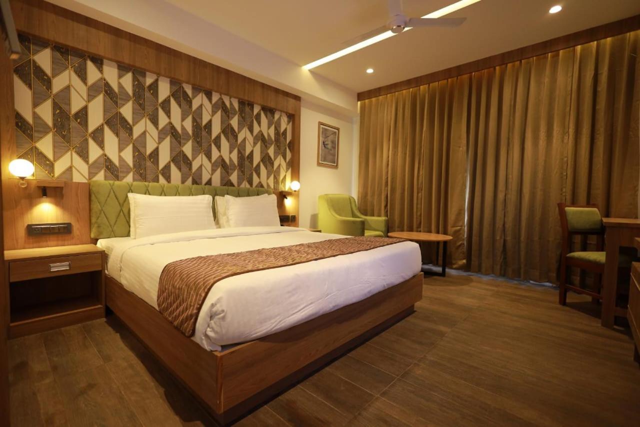 Mandarin Sky Hotel Kannur Ngoại thất bức ảnh